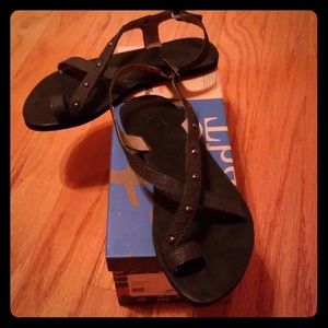 (New) OTBT Studded Leather Toe Loop Sandal
